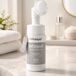 Vitalayer Whitevit Foaming Face Wash، وهو غسول رغوي مخصص لتفتيح البشرة وتنظيفها بعمق
